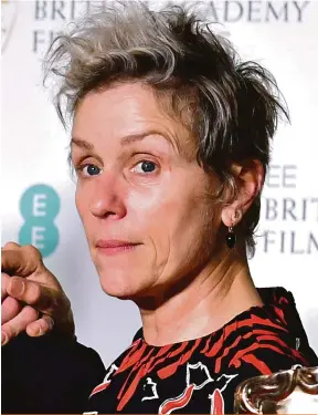  ?? Ben Stansall/AFP ?? Frances McDormand ganhou o prêmio de Melhor Atriz por seu desempenho em ‘Três Anúncios Sobre um Crime’: filme aborda a situação de uma mãe cuja filha é violentada e morta