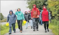  ??  ?? Dozens of people turned out despite the rain.