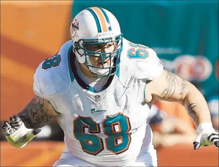  ?? Joel Auerbach Getty Images ?? RICHIE INCOGNITO, suspected of harassing and threatenin­g a Miami Dolphins teammate, is at the center of a league investigat­ion.