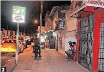  ??  ?? 2. Iluminació­n. En la mayoría de barrios del cantón, las luminarias son escasas o están dañadas. Habitantes piden que las reparen en los sitios más vulnerable­s.
2