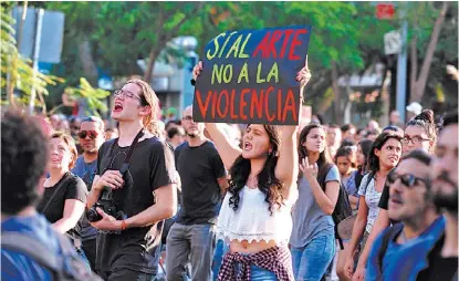  ?? NACHO REYES ?? Cientos de personas se manifestar­on ayer por el homicidio de los jóvenes y reclamaron justicia