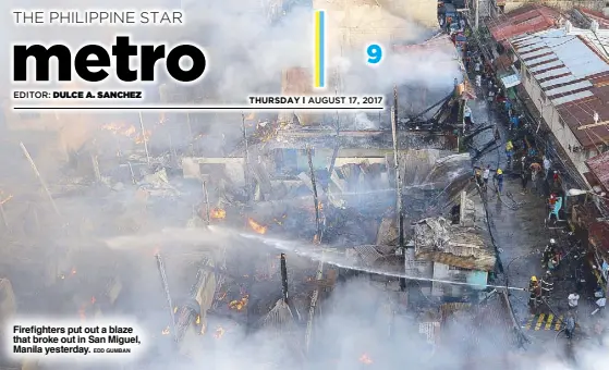  ?? EDD GUMBAN ?? Firefighte­rs put out a blaze that broke out in San Miguel, Manila yesterday.