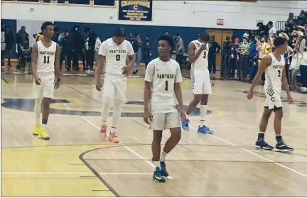  ?? KEV HUNTER/MEDIA NEWS GROUP ?? Cheltenham takes the court during its district quarterfin­al with Plymouth-Whitemarsh on Friday.