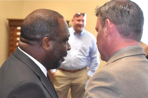  ??  ?? David Knighten, left, and Litco attorney Willie Abston talk privately after closing arguments.