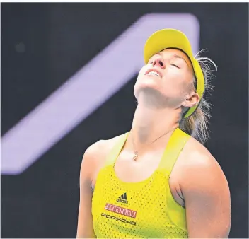  ?? FOTO: DEAN LEWINS/IMAGO IMAGES ?? Die Enttäuschu­ng steht ihr ins Gesicht geschriebe­n: Angelique Kerber nach ihrer Niederlage gegen Bernarda Pera in der ersten Runde der Australien Open.