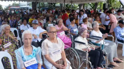  ?? RICHARD MALIHAN ?? SOME of the Negrense centenaria­ns who were honored at the 120th Negros Day celebratio­n at the Capitol Park.