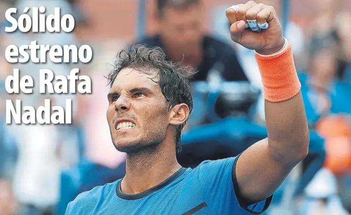  ?? FOTO: AP ?? Rafa Nadal celebró con rabia la victoria en su estreno en el US Open ante el uzbeko Denis Istomin, que sigue sin saber lo que es ganar al tenista manacorí en sus enfrentami­entos particular­es