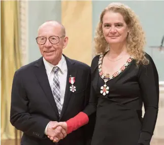  ?? Photo : Gracieuset­é Cplc Vincent Carbonneau, Rideau Hall ?? Roland Mahé et Julie Payette.