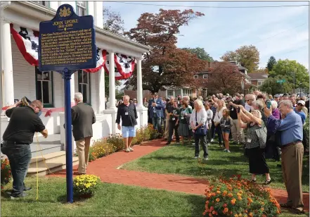  ?? JEFF DOELP — SPECIAL TO THE READING EAGLE ?? The unveiling of the historical marker Saturday during the grand opening of the childhood home of author John Updike as a museum along Philadelph­ia Avenue in Shillingto­n.