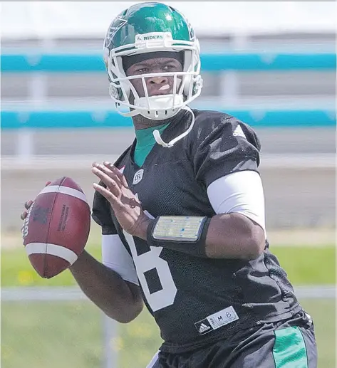  ?? KAYLE NEIS ?? Quarterbac­k Vince Young has been under a lot of scrutiny at the Saskatchew­an Roughrider­s’ training camp.