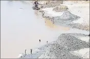  ?? HT PHOTO ?? The mafia is illegally mining sand from Beas and Sutlej rivers, endangerin­g the fertility of nearby land.