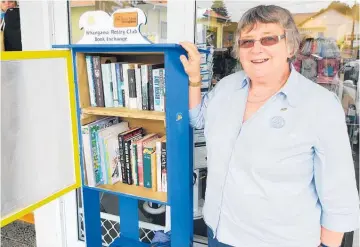  ?? ?? Rotarian Kate Smith with the book exchange.