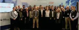  ??  ?? La reunión finalizó con la entrega de los premios a los comerciale­s y delegacion­es por el cumplimien­to de objetivos.