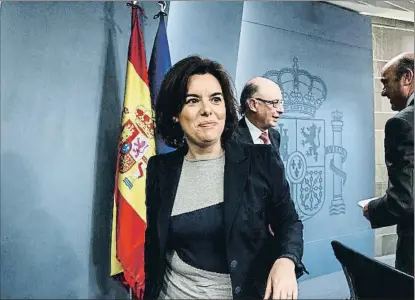  ?? DANI DUCH ?? La vicepresid­enta del Gobierno, Soraya Sáenz de Santamaría, el viernes tras el Consejo de Ministros