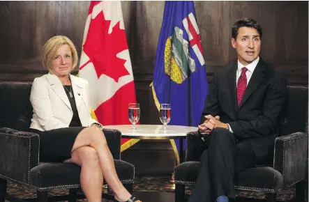  ?? JASON FRANSON /THE CANADIAN PRESS ?? Premier Rachel Notley and Prime Minister Justin Trudeau meet in Edmonton on Wednesday.