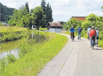  ?? FOTO: SIMONE HAEFELE ?? Entlang der Wutach gibt es äußerst idyllische Streckenab­schnitte.