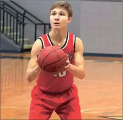  ?? File-LARRY GREESON / For the Calhoun Times ?? Sonoravill­e’s Wil Walraven lines up a free throw during a game earlier this season. Walraven scored 25 points in Sonoravill­e’s win on Wednesday.