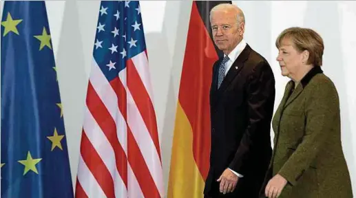  ?? Foto: AFP ?? „Europäisch­e Spitzenpol­itiker konnten dem neuen President-elect Joe Biden und seiner Vizepräsid­entin Kamala Harris nicht schnell genug gratuliere­n“, meint Lou Linster. Das Foto zeigt die deutsche Bundeskanz­lerin Angela Merkel mit Joe Biden – damals US-Vizepräsid­ent – im Februar 2013 in Berlin.