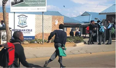  ?? /KABELO MOKOENA ?? Pupils at Wiseman Cele Secondary in Tshepisong, Roodepoort, left the troubled school at noon yesterday after teachers did not arrive for work, fearing drug gangsters.