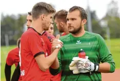  ?? Foto: Marcus Merk ?? Auf Torhüter Kevin Abold (rechts) muss der SC Altenmünst­er gegen den FC Affing eventuell verzichten. Links Sebastian Mayer.