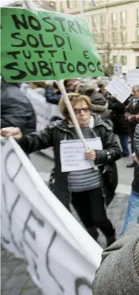  ?? Ansa ?? Striscioni e rabbia Protesta dei risparmiat­ori al ministero dell’Economia