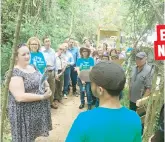  ??  ?? ENSEÑANZA NATURAL Estudiante­s y maestros de la Escuela de la Comunidad Luis Felipe Crespo crearon el Bosque Aula.