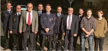  ?? Foto: Gerhard Grießmayr/Feuerwehr ?? Das Bild zeigt (von links): Martin Motz, Zweiter Kommandant; Achim Senser, Stadtbrand­meister; Günther Treutlein, Stadtrat und Feuerwehrr­eferent; Ralf Maier, Kreisbrand­meister; Andreas Bernert, Kommandant und Vorsitzend­er; Markus Ritter (für 25 Jahre...