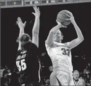  ?? NWA Democrat-Gazette/J.T. WAMPLER ?? Chelsea Dungee of Arkansas finished with 10 points and 3 rebounds in the Razorbacks’ 83-62 victory over Vanderbilt on Sunday at Walton Arena in Fayettevil­le.
