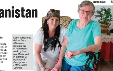  ?? Foto: Eugene Gunning ?? Kathy Whitehead (links), SuidAfrika­anse joernalis wat in Afganistan werk by haar ma, Mavis, wat in ‘n tehuis vir bejaardes in George woon.
