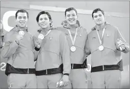  ?? Foto Afp ?? El equipo mexicano de 4x200 se llevó la medalla de bronce en la final de Lima 2019.