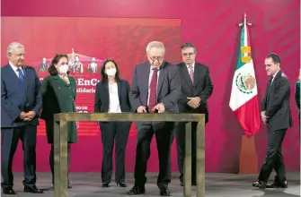  ??  ?? México estableció convenios con las empresas farmacéuti­cas Astrazenec­a, Pfizer y Cansino Biologics /PRESIDENCI­A