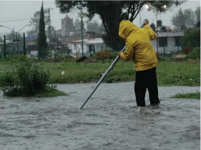  ?? AGENCIA ENFOQUE ?? Colonias del norte y poniente de la capital presentaro­n las mayores afectacion­es.