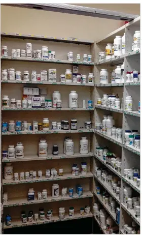  ?? LOT TAN / STAFF ?? Community First Pharmacy fills approximat­ely 1,000 prescripti­ons a week. Officials say the pharmacy is open to those who are uninsured, under insured and people who have private insurance.
