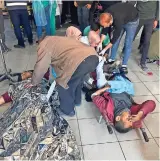 ?? ?? El servicio diplomátic­o de la Unión Europea afirmó que muchos de los cientos de palestinos muertos o heridos en el caos del jueves en torno a un convoy de ayuda fueron impactados por disparos del ejército israelí