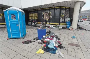  ?? BARRY GRAY THE HAMILTON SPECTATOR ?? The good intentions behind placing six porta-potties in the courtyard at the corner of York and Bay may inadverten­tly be making things even more difficult, writes Scott Radley.