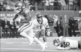  ?? TOM FOX/DALLAS MORNING NEWS ?? Oklahoma RB Rhamondre Stevenson scores the game-winning TD on Saturday.