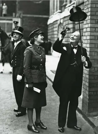  ??  ?? Mary with her father after he was granted Freedom of the City of London, 1943