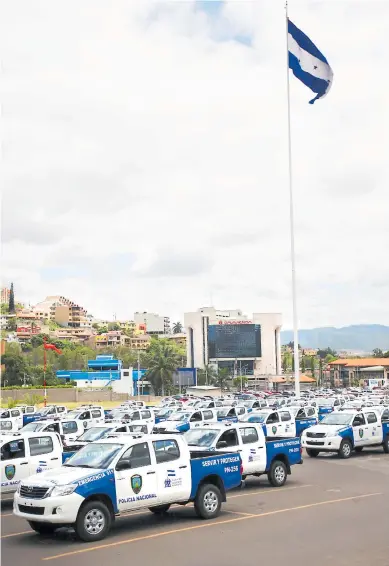  ??  ?? LOGÍSTICA. Millonario­s fondos del Tasón se han destinado al alquiler de patrullas para la Policía.