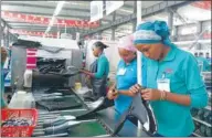  ?? SU QIANG / CHINA DAILY ?? Employees of Huajian work in the factory in Ethiopia.