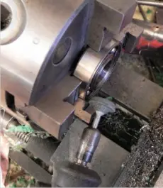  ??  ?? Grinding the bearing width to size using a Myford lathe and a Dremel