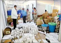  ?? CCCC ?? Counter Counterfei­ting Committee of Cambodia (CCCC) officers inspect counterfei­t cosmetic products last week.