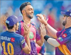  ?? PTI ?? Jaydev Unadkat (centre) is Rising Pune Supergiant’s highest wickettake­r in IPL10.