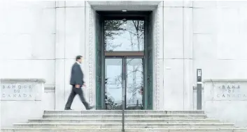  ?? THE CANADIAN PRESS FILES ?? A security guard walks past the Bank of Canada in September.