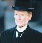  ??  ?? ALBERT NOBBS (2011). Es uno de los trabajos más icónicos de la actriz, fue nominada al Oscar.