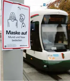  ?? Foto: Annette Zoepf ?? Ab Montag gilt: Wer mit der Straßenbah­n oder dem Bus unterwegs ist, muss eine FFP2‰Maske tragen.