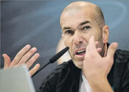  ?? FOTO: EFE ?? Zinedine Zidane con gesto serio durante su comparecen­cia de ayer, previa al partido contra la Real en el Santiago Bernabéu