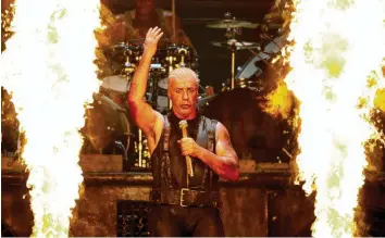  ?? Foto: Axel Heimken, dpa ?? Rammstein (hier Sänger Till Lindemann beim Auftritt in Wacken) füllen selbst in den USA mühelos riesige Konzerthal­len, obwohl sie nur auf Deutsch singen.