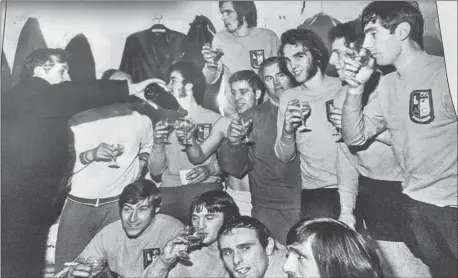  ?? ?? CHAMPAGNE MOMENT: Aston Villa chairman Doug Ellis pours fizz for Alvechurch’s exhausted players