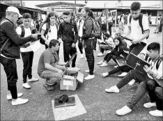  ?? Juan Carlos PÉREZ Par a el Comercio ?? • En Pedro Vicente Maldonado, los docentes acompañaro­n a los estudiante­s durante las visitas.