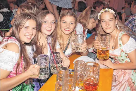  ?? FOTO: GERHARD RUNDEL ?? Beste Stimmung herrschte beim Schussenri­eder Oktoberfes­t.